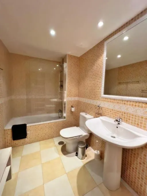 Magnifico Y Amplio Apartamento Con Terraza فوينخيرولا شقة